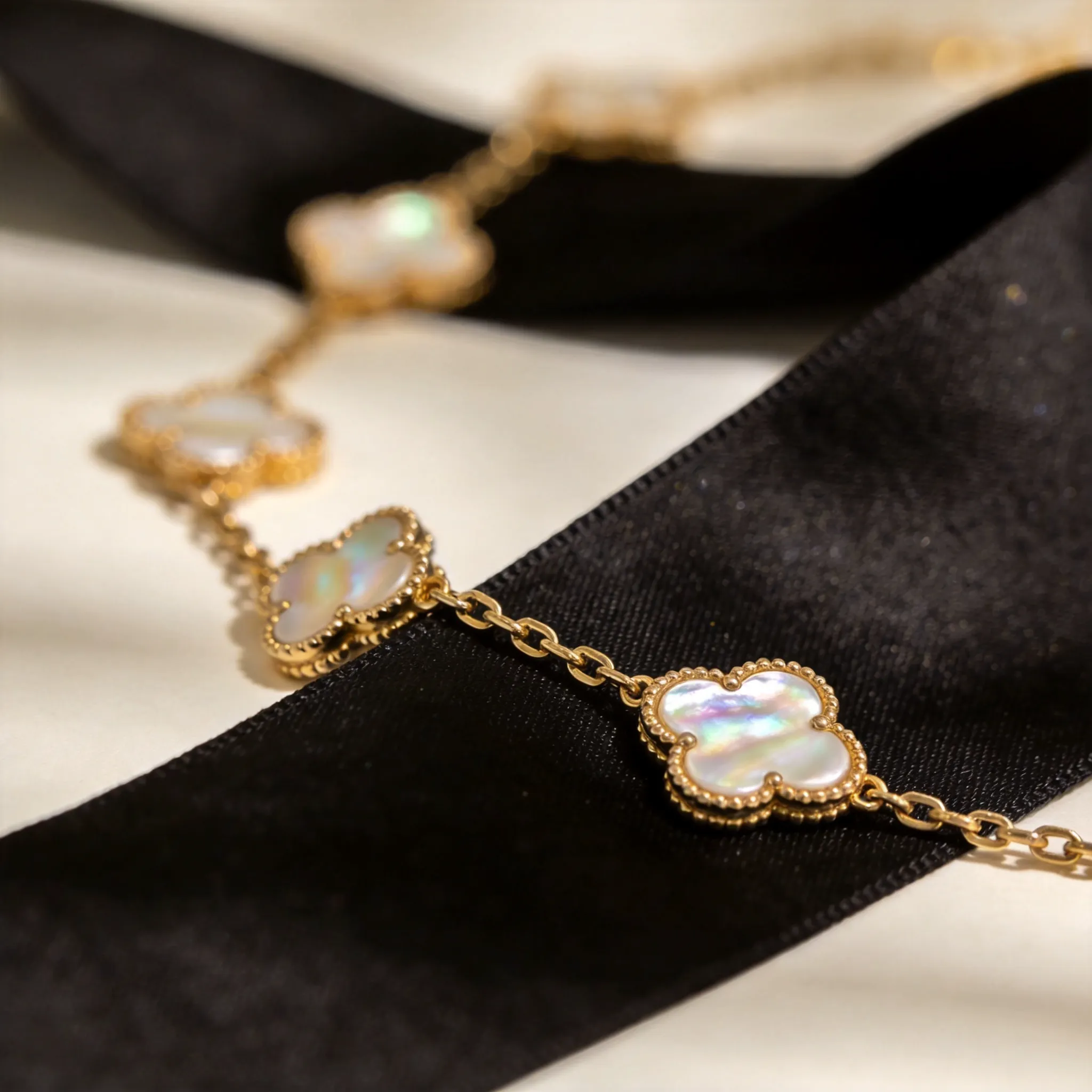 Van Cleef & Arpels Alhambra